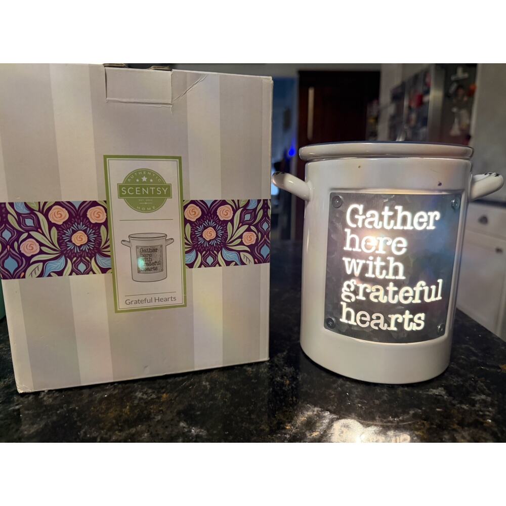 New Scentsy " Grateful Hearts " farmhouse Warmer Galvanized Steel + 2 Bars White